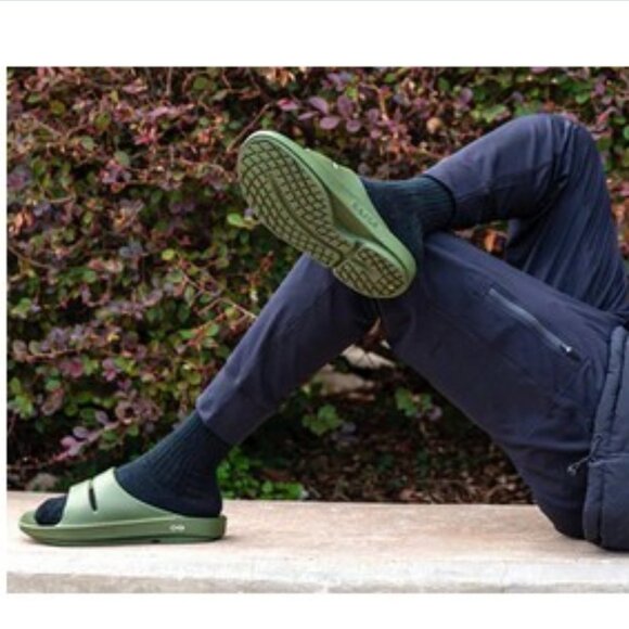 New Oofos recovery, slide sandals, Greene size Men 3 Women 5 - Picture 2 of 6